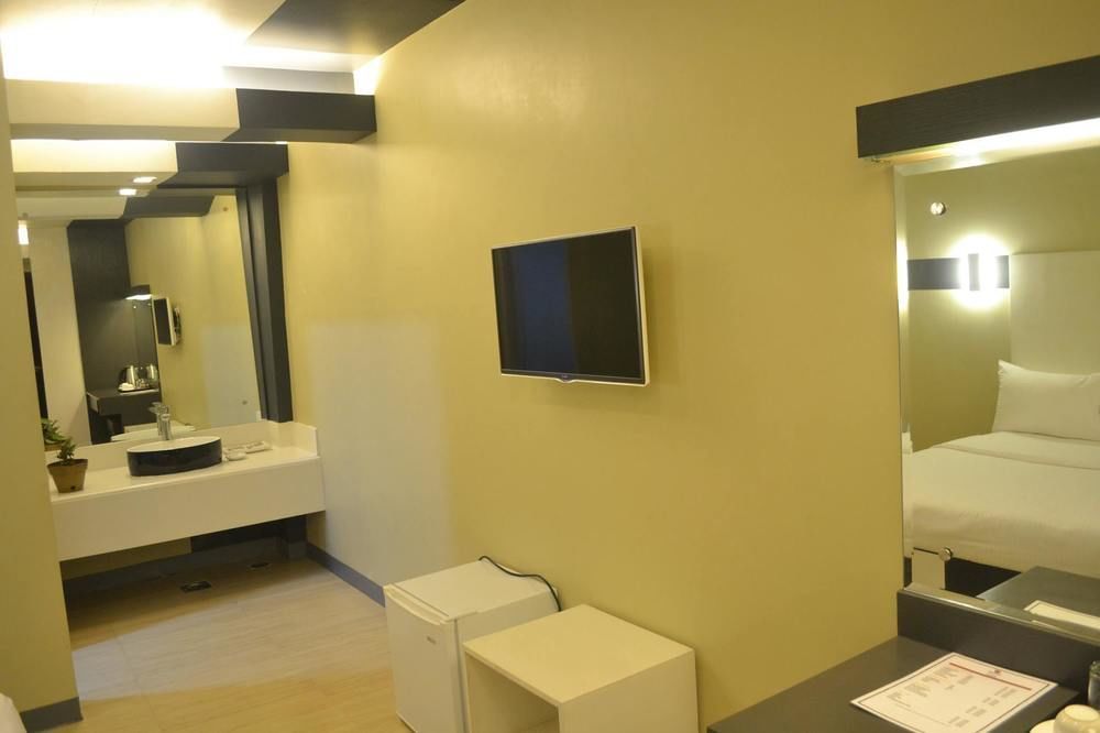 The Lucky 9 Budget Hotel Tagum Kültér fotó