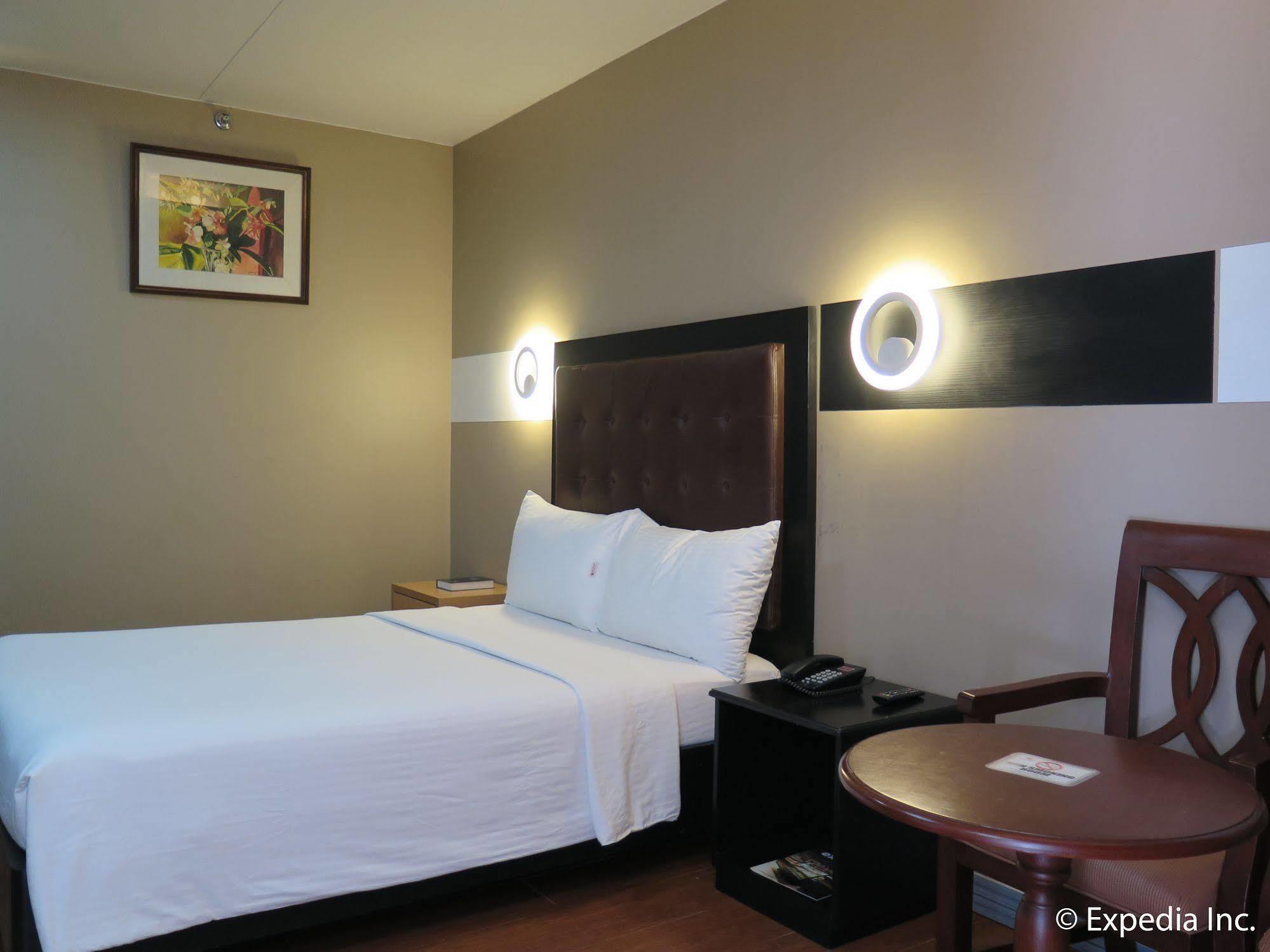The Lucky 9 Budget Hotel Tagum Kültér fotó